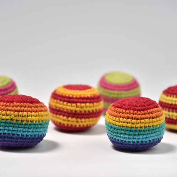 Knitted juggle ball